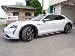 PORSCHE TAYCAN 2